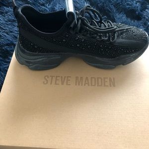 Steve Madden Maxima only worn twice, black with black stones. Sz. 10